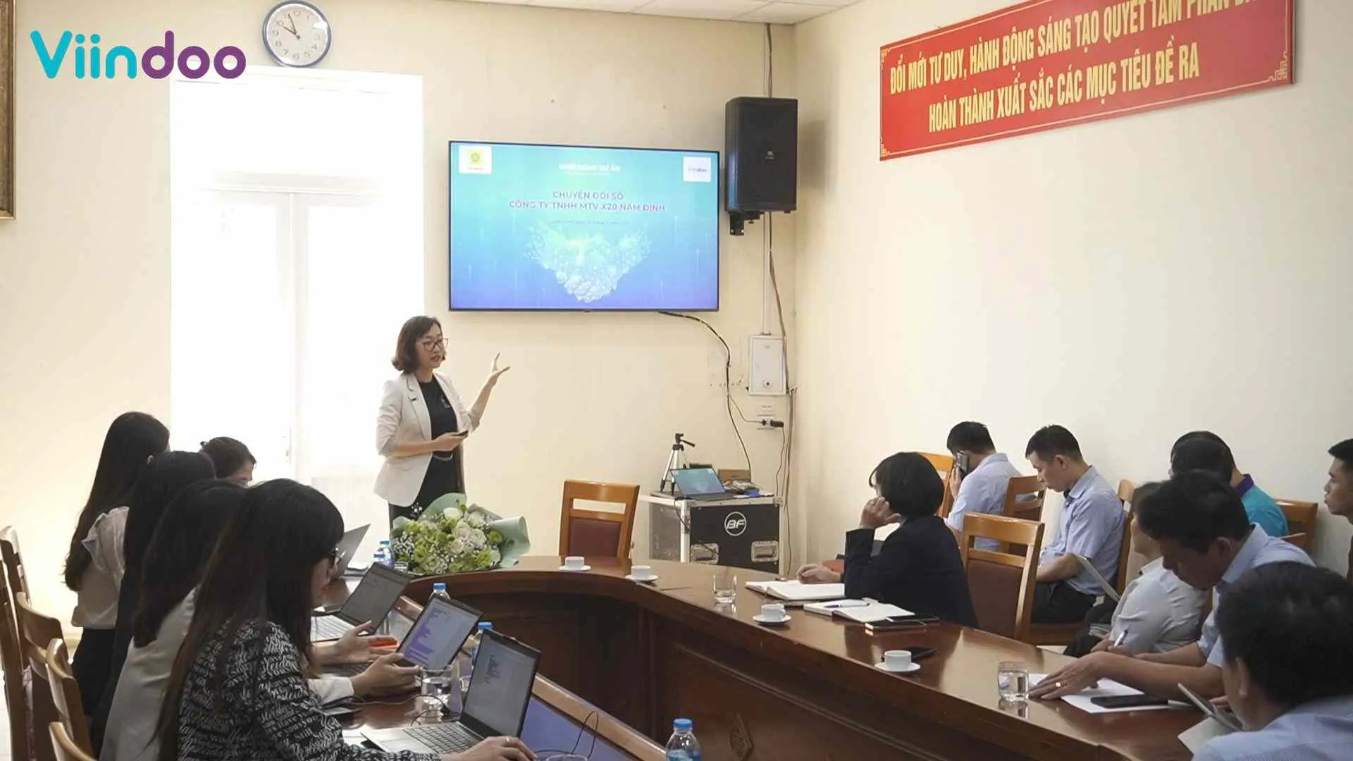 Bà Nguyễn Thị Liên - Giám đốc Kinh doanh Công ty CP Công nghệ Viindoo tại buổi Khởi động dự án.